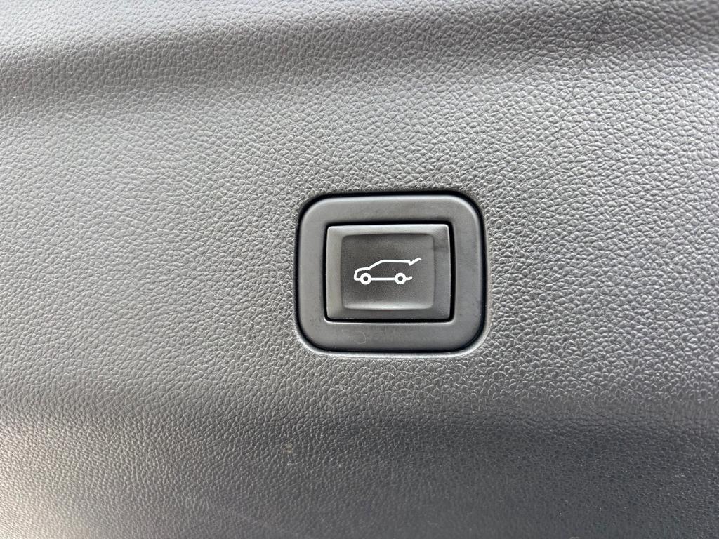 used 2023 GMC Yukon car, priced at $53,706