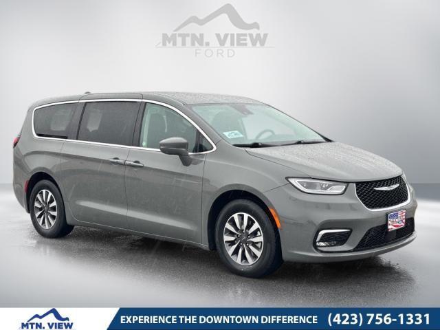 used 2022 Chrysler Pacifica Hybrid car, priced at $21,185