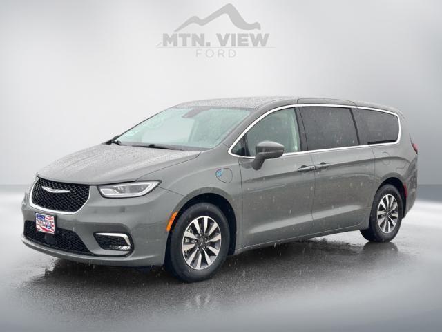 used 2022 Chrysler Pacifica Hybrid car, priced at $21,185