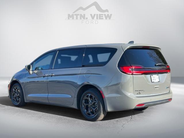 used 2022 Chrysler Pacifica Hybrid car, priced at $22,057