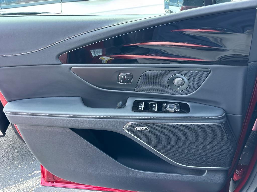new 2025 Lincoln Nautilus car