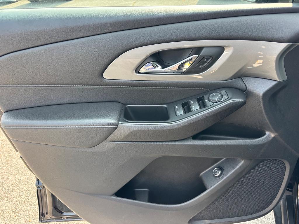 used 2023 Chevrolet Traverse car, priced at $27,053