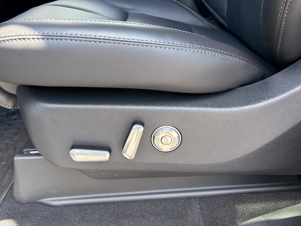 new 2025 Lincoln Navigator car, priced at $103,091