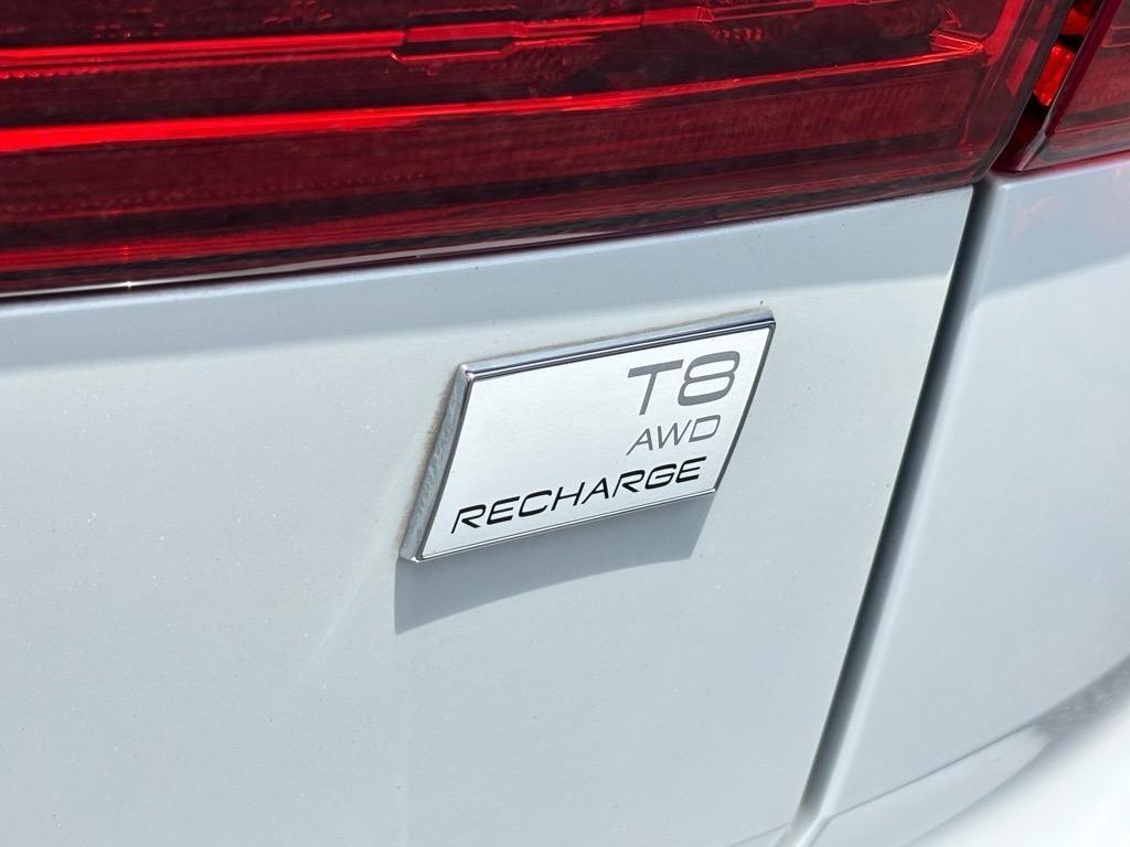 used 2022 Volvo XC60 Recharge Plug-In Hybrid car, priced at $27,353