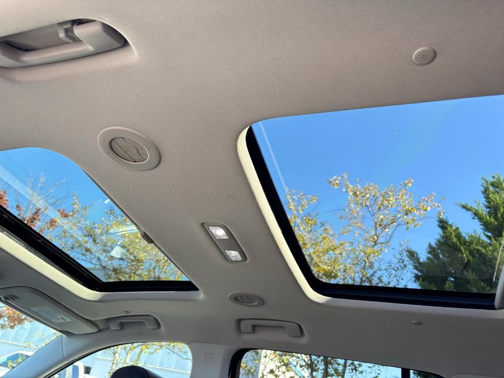 used 2021 Chevrolet Traverse car, priced at $22,098