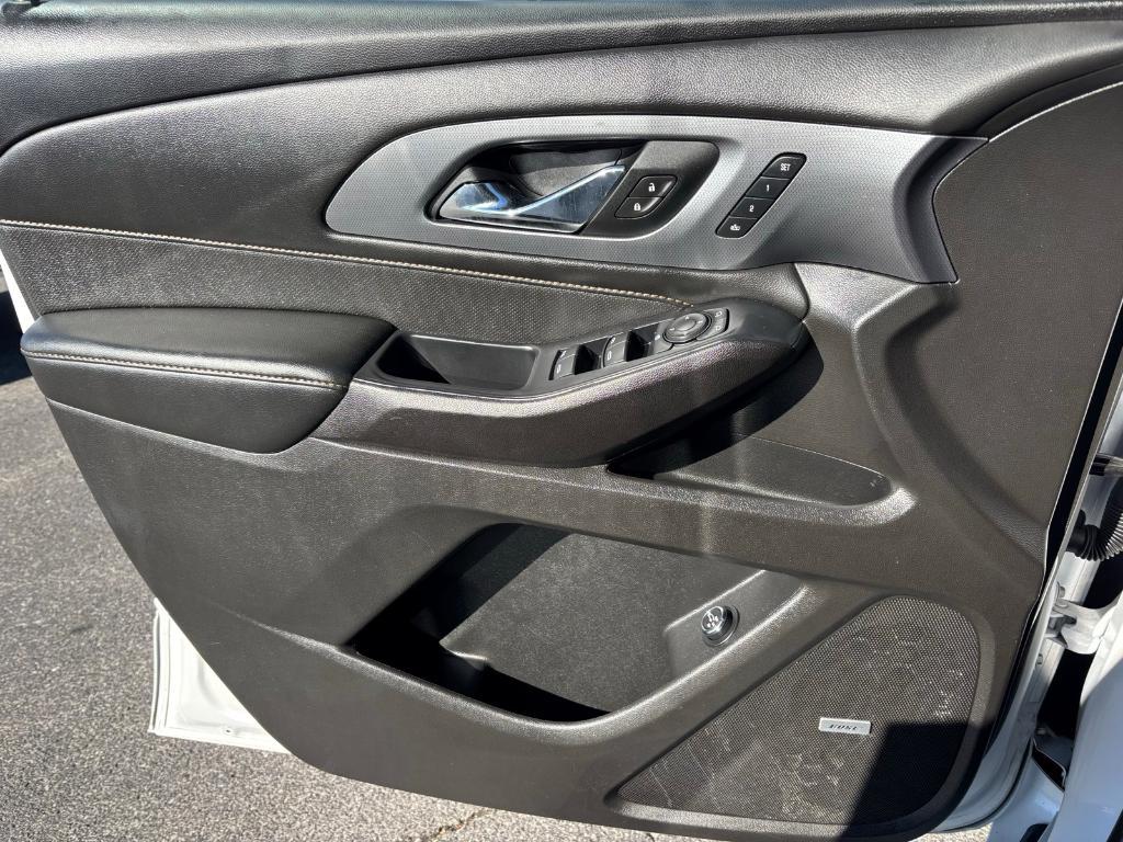 used 2021 Chevrolet Traverse car, priced at $22,098