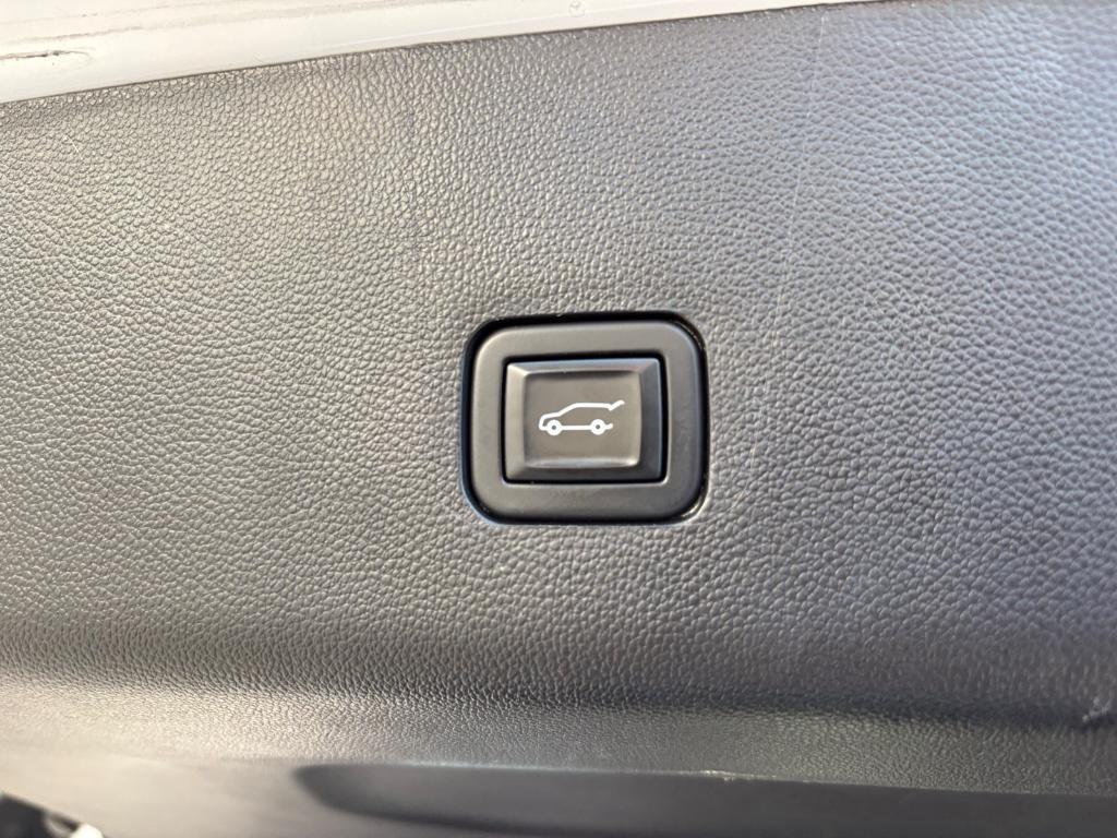 used 2021 Chevrolet Traverse car, priced at $22,098