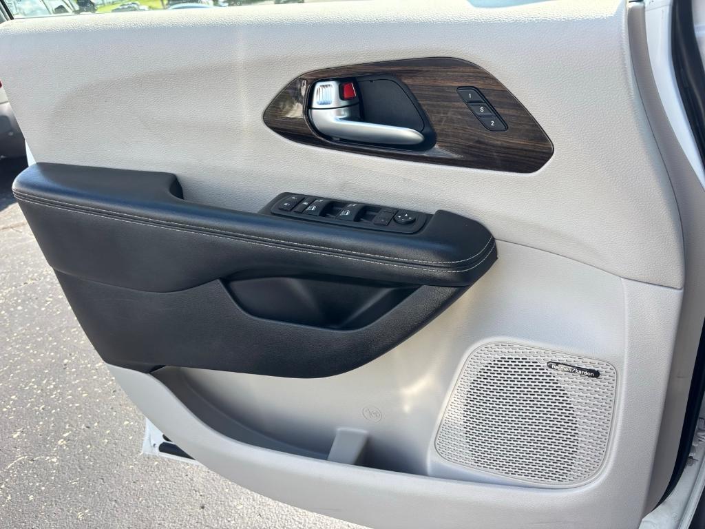 used 2022 Chrysler Pacifica car, priced at $25,506