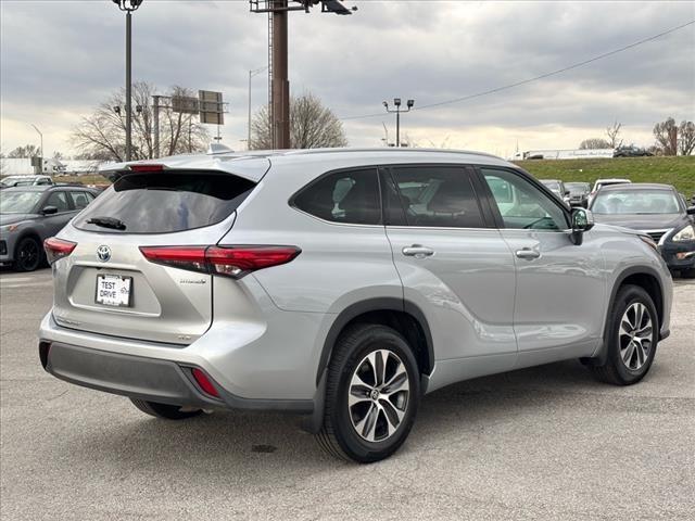 used 2022 Toyota Highlander Hybrid car, priced at $34,185