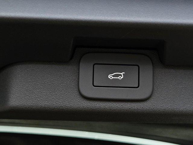 new 2025 Land Rover Discovery car, priced at $78,618