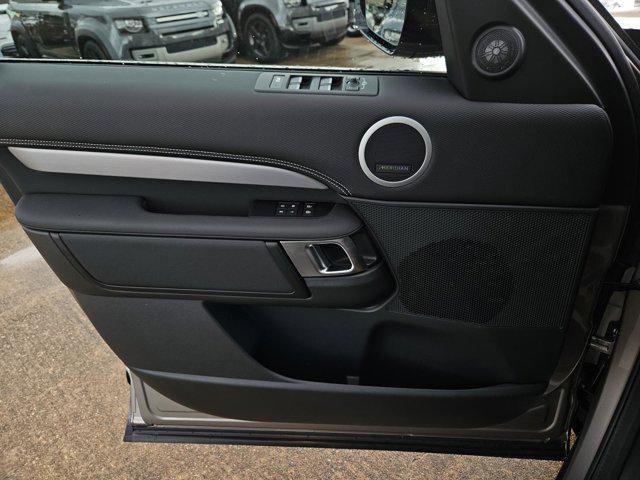 new 2025 Land Rover Discovery car, priced at $78,618