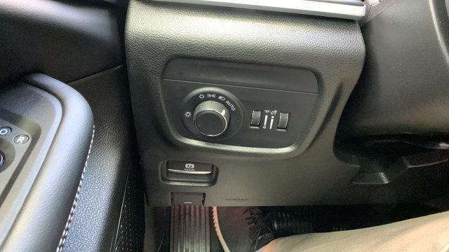 used 2025 Jeep Grand Cherokee car, priced at $37,799