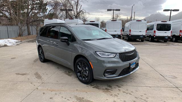 new 2025 Chrysler Pacifica car, priced at $51,929