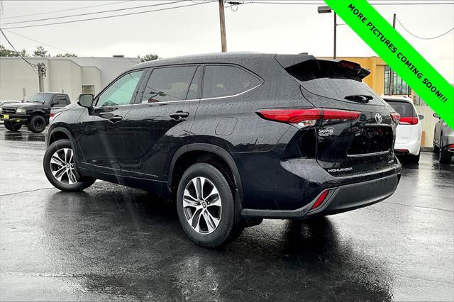 used 2022 Toyota Highlander car, priced at $34,956