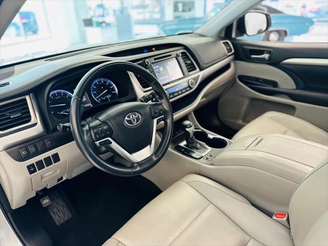 used 2018 Toyota Highlander car, priced at $25,595