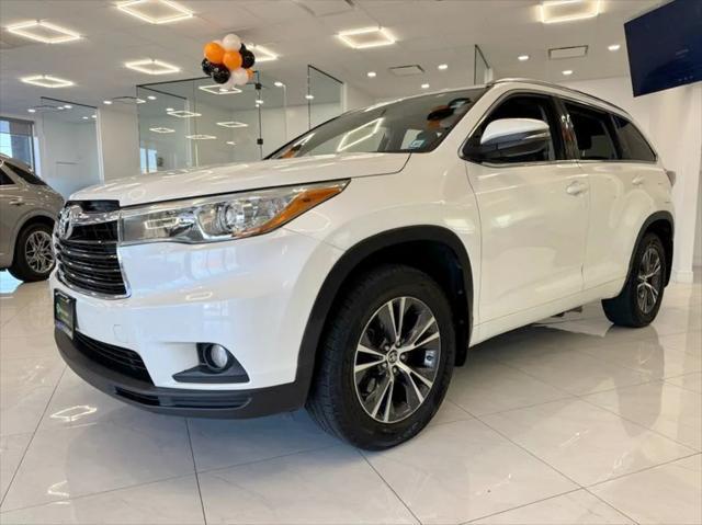 used 2016 Toyota Highlander car, priced at $22,995