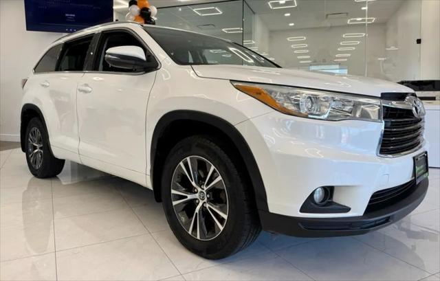 used 2016 Toyota Highlander car, priced at $22,995