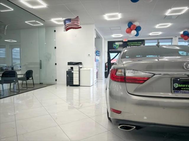 used 2016 Lexus ES 350 car, priced at $19,995