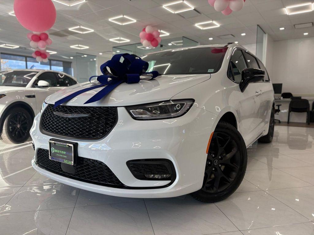 used 2026 Chrysler Pacifica car, priced at $44,995