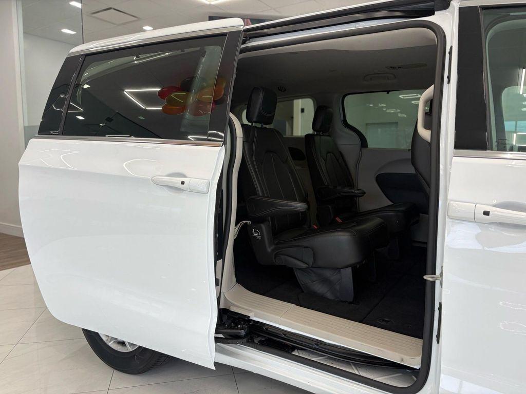 used 2024 Chrysler Pacifica car, priced at $26,995