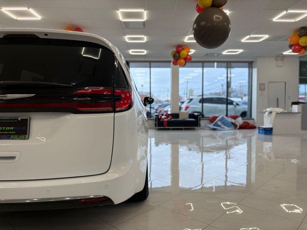 used 2024 Chrysler Pacifica car, priced at $26,995