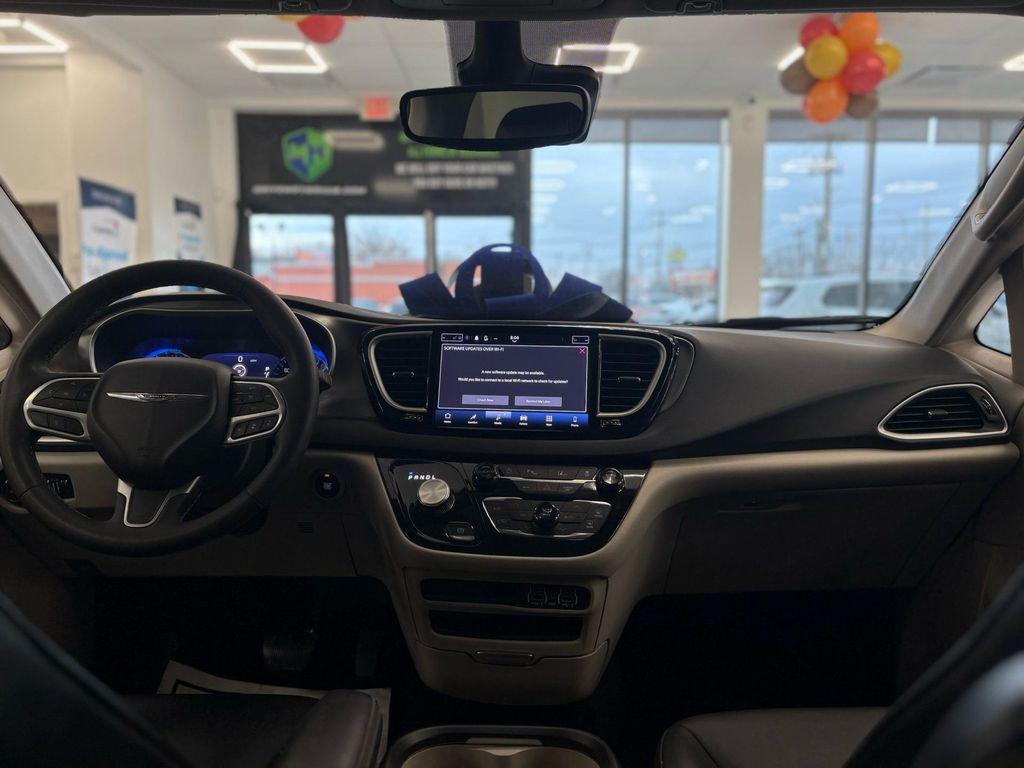 used 2024 Chrysler Pacifica car, priced at $26,995