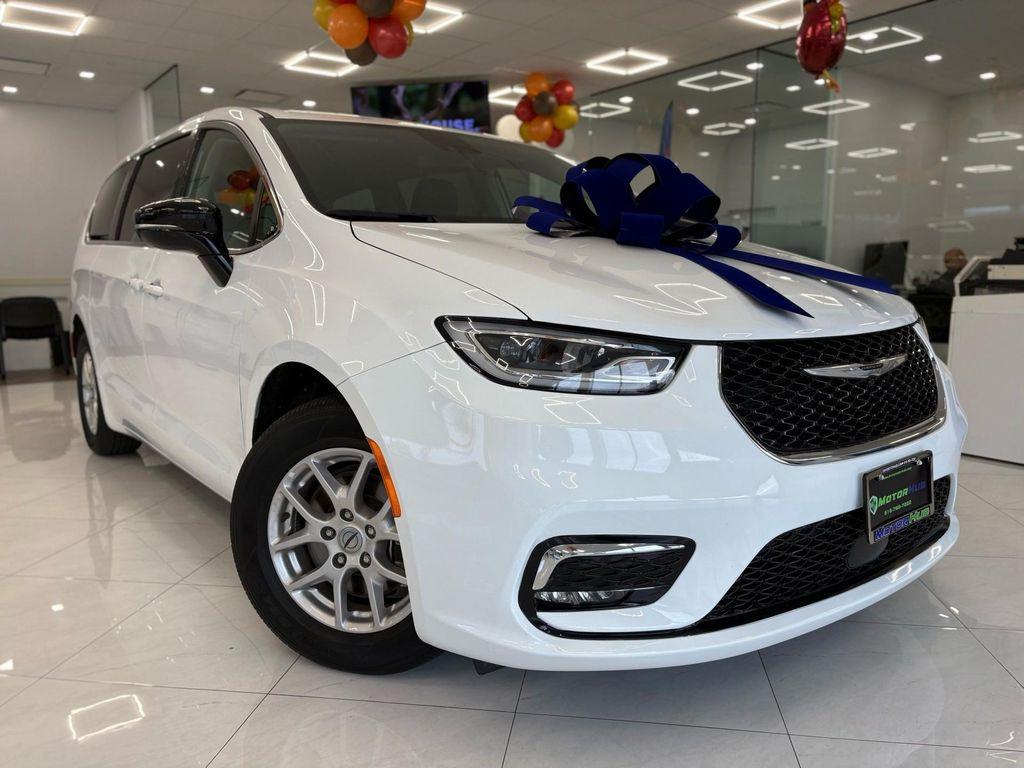 used 2024 Chrysler Pacifica car, priced at $26,995