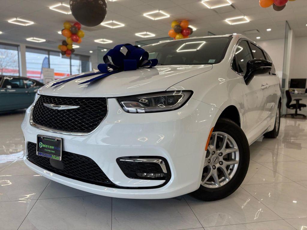 used 2024 Chrysler Pacifica car, priced at $26,995