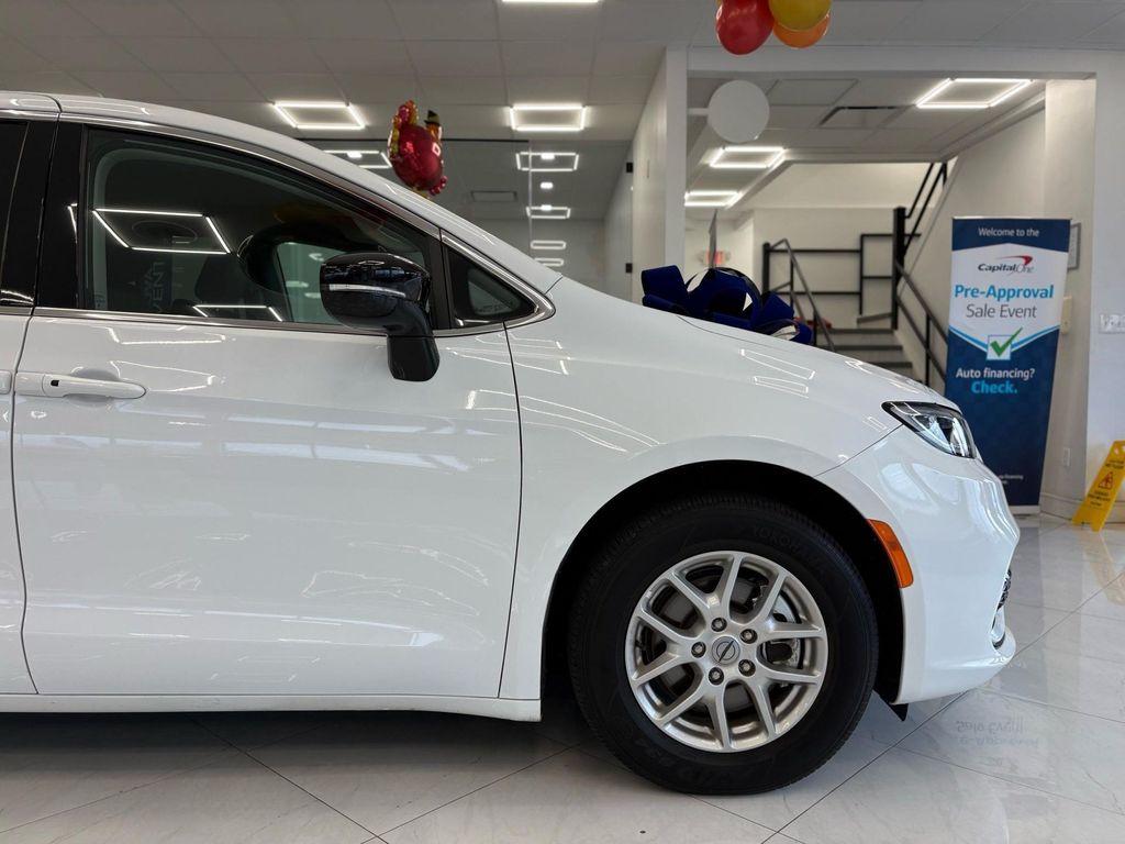 used 2024 Chrysler Pacifica car, priced at $26,995