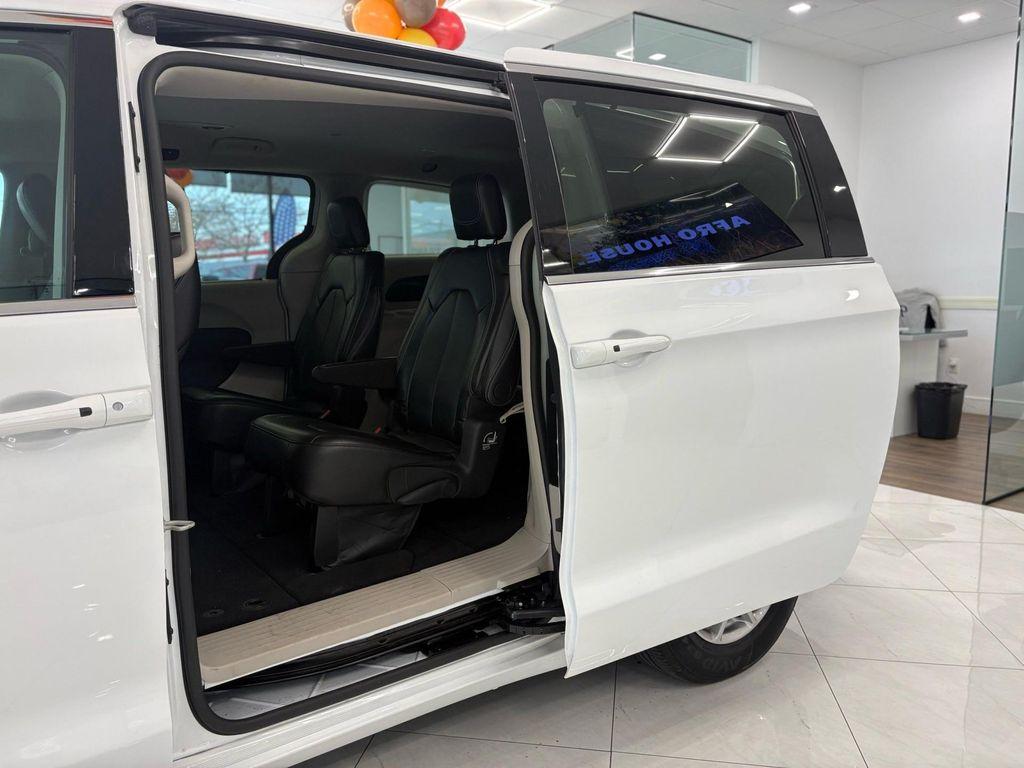 used 2024 Chrysler Pacifica car, priced at $26,995