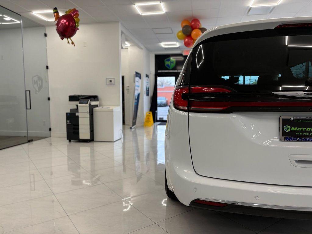 used 2024 Chrysler Pacifica car, priced at $26,995