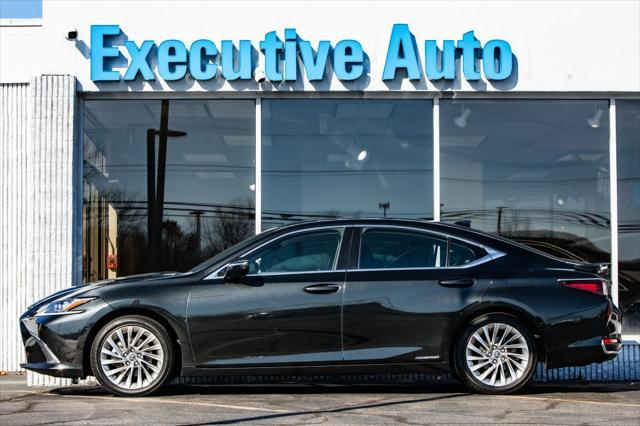 used 2021 Lexus ES 300h car, priced at $32,500