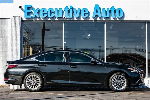 used 2021 Lexus ES 300h car, priced at $32,500