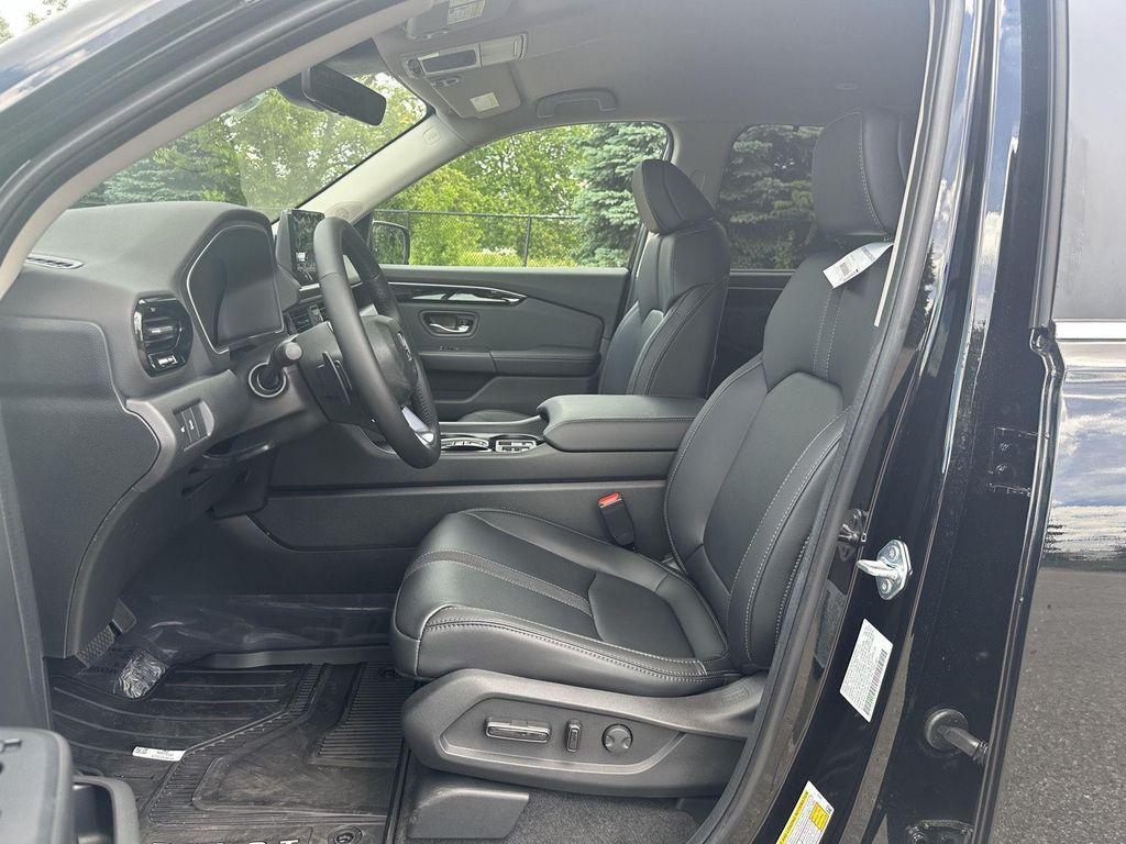 new 2025 Honda Pilot car, priced at $44,944