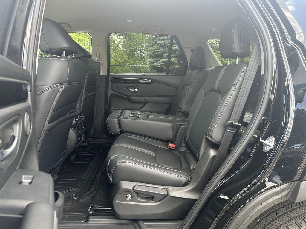 new 2025 Honda Pilot car, priced at $44,944