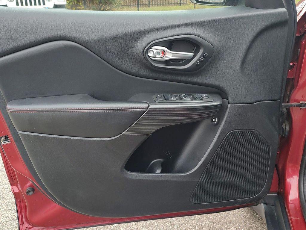 used 2015 Jeep Cherokee car, priced at $7,144