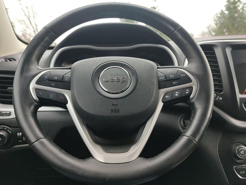 used 2015 Jeep Cherokee car, priced at $7,144