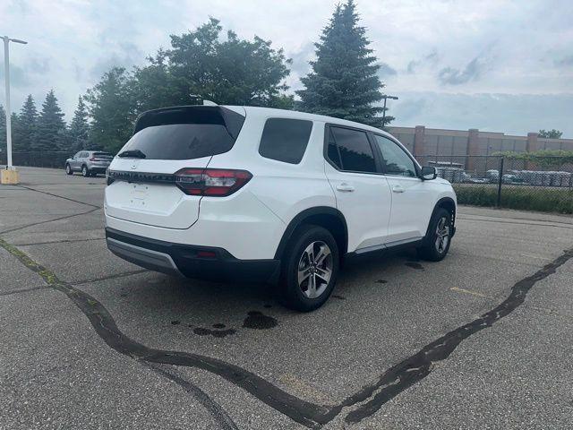 new 2025 Honda Pilot car, priced at $44,068