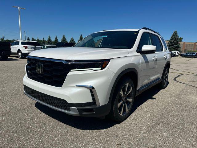 new 2025 Honda Pilot car, priced at $55,505