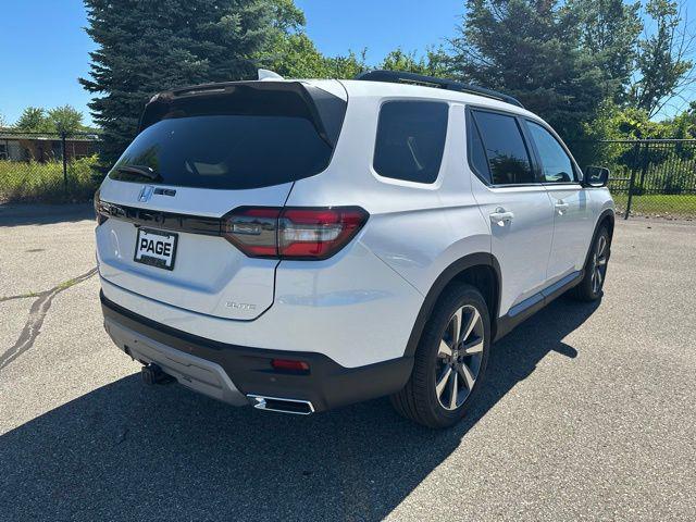 new 2025 Honda Pilot car, priced at $54,515