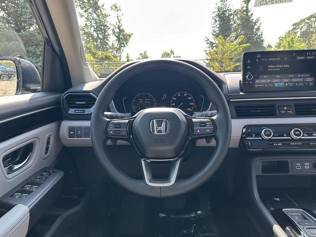 new 2025 Honda Pilot car, priced at $45,544