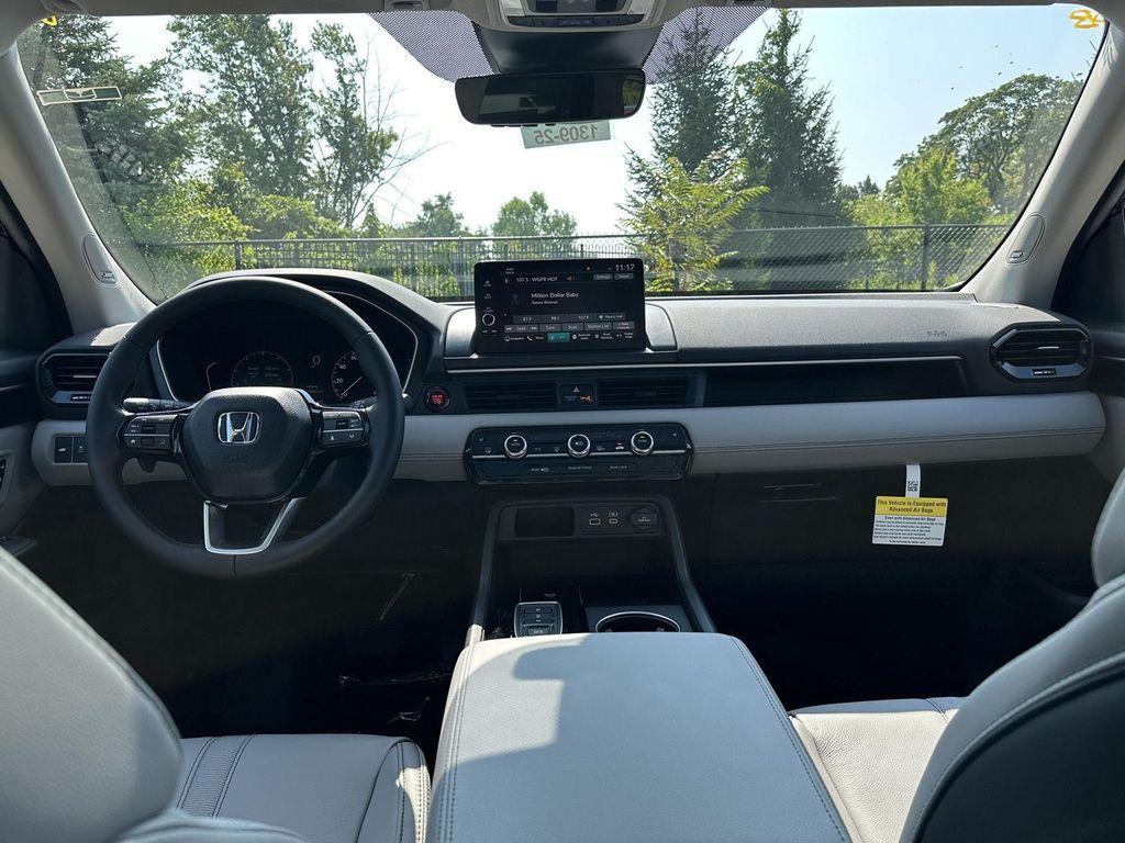 new 2025 Honda Pilot car, priced at $45,544