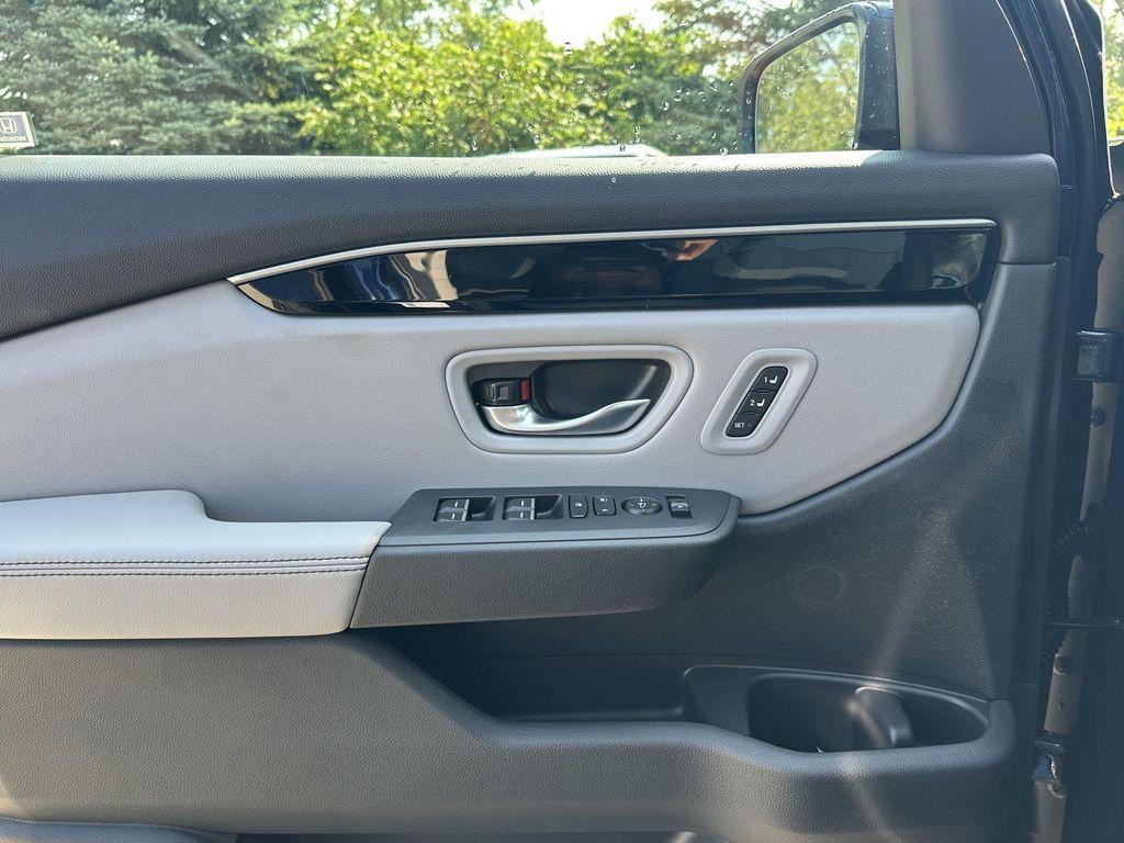 new 2025 Honda Pilot car, priced at $45,544