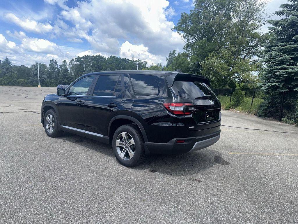 new 2025 Honda Pilot car, priced at $45,544