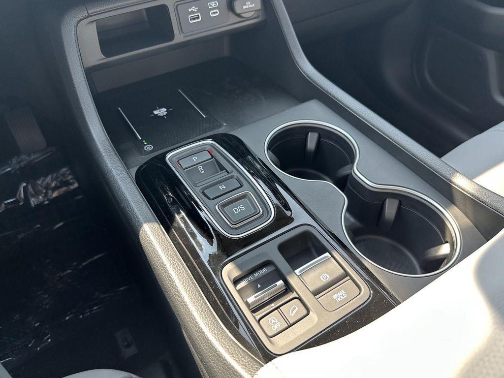 new 2025 Honda Pilot car, priced at $45,544