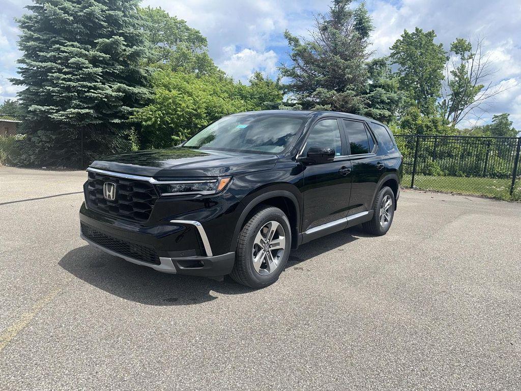 new 2025 Honda Pilot car, priced at $45,544