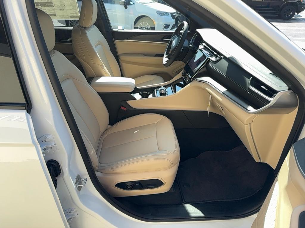 new 2025 Jeep Grand Cherokee car, priced at $41,665