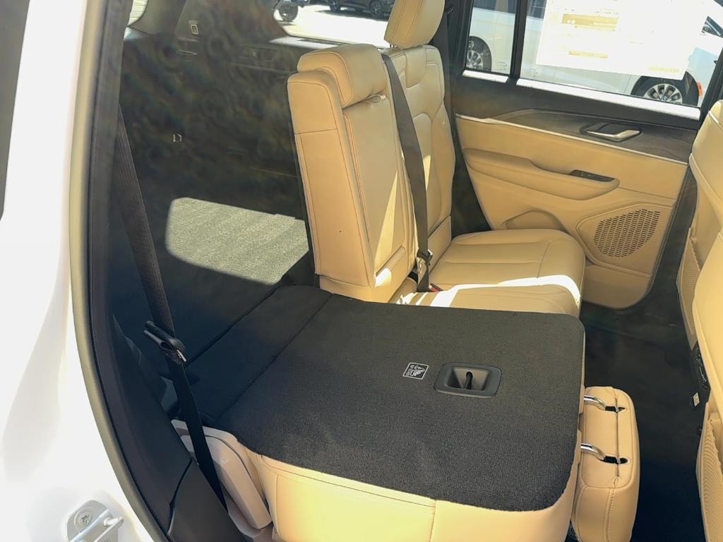 new 2025 Jeep Grand Cherokee car, priced at $41,665