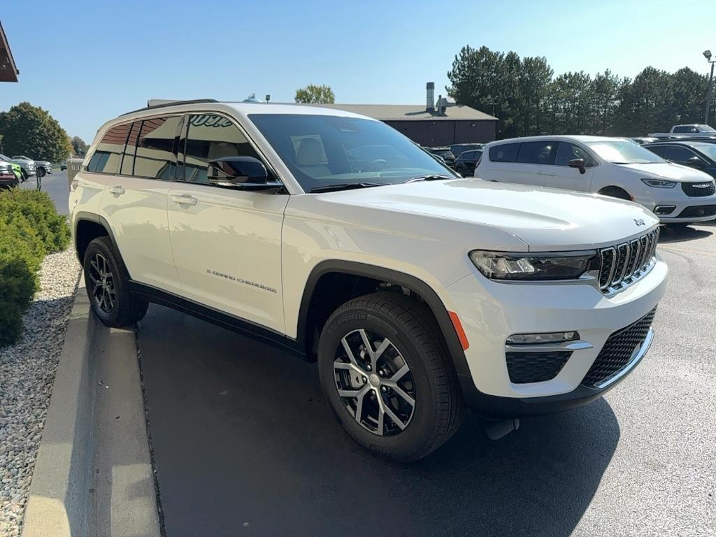 new 2025 Jeep Grand Cherokee car, priced at $41,665