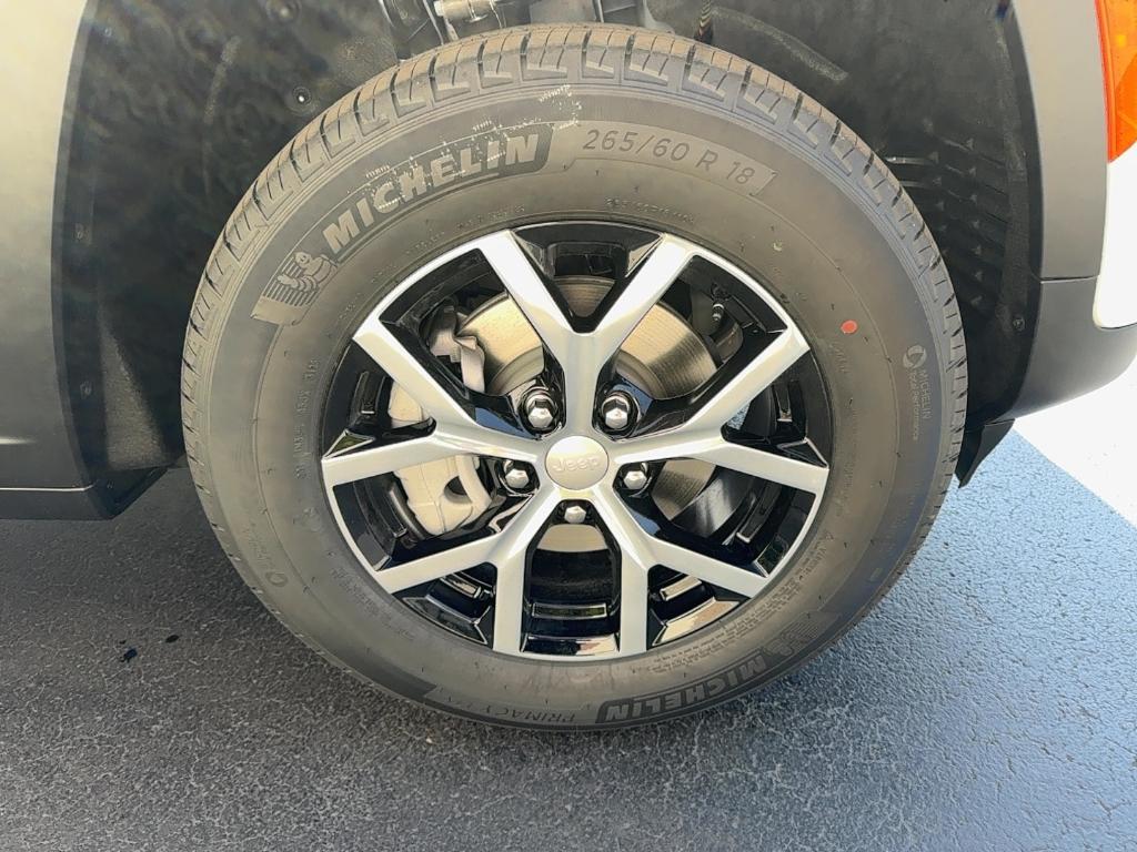 new 2025 Jeep Grand Cherokee car, priced at $41,665